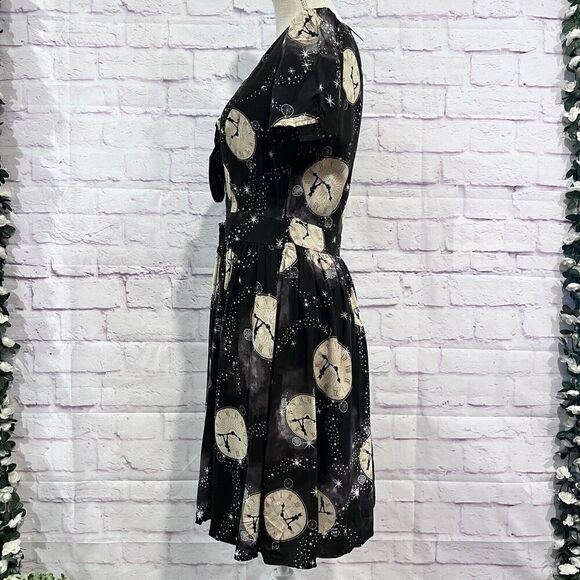 Disney‎ Peter Pan Clock Tie Front Cutout Dress Short Sleeve Retro Size Medium - Picture 7 of 13